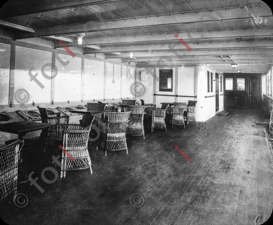 Deck der RMS Titanic | Deck of the RMS Titanic - Foto simon-titanic-196-006-sw.jpg | foticon.de - Bilddatenbank für Motive aus Geschichte und Kultur
